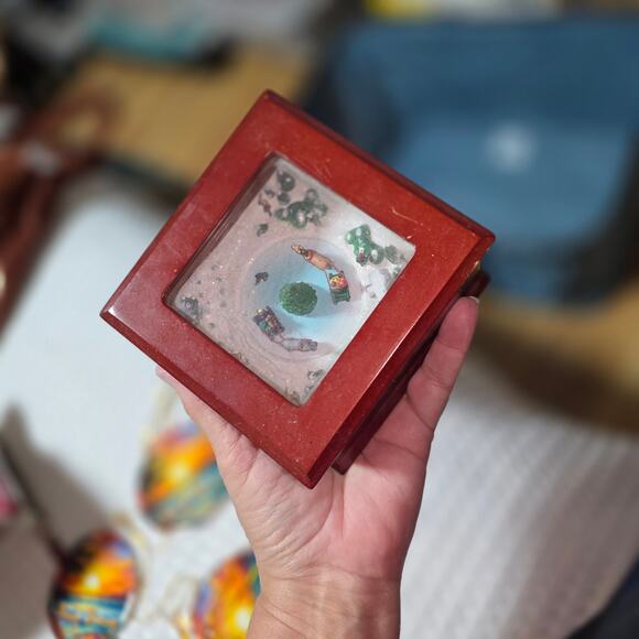 MR CHRISTMAS MUSIC POND SLEIGH SPINING MUSIC BOX - Picture 1 of 4